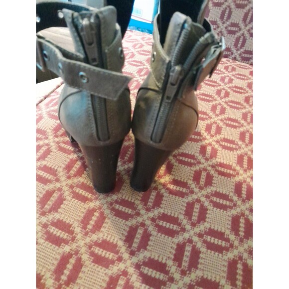 Report Sloane Women’s 9 Boots With Buckle Strap Heels With Back Zip Up - Picture 4 of 6